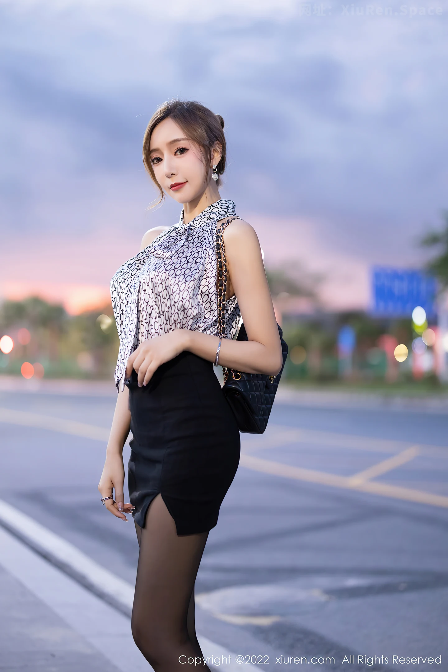 图片[3]-[XiuRen秀人网] VOL.5325 女神王馨瑶yanni私房超薄无内黑丝系列秀完美身材撩人诱惑写真78P-秀人网官方网站